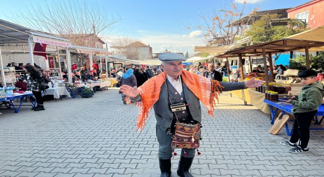 Neşesini 30 yıldır boynunda taşıdığı radyoya borçlu