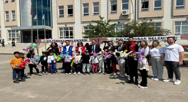 Atça MYO’dan “Gülümseyen Çocuklar” Projesi