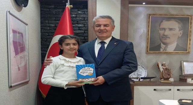 Başkan Erol küçük yazarları ağırladı