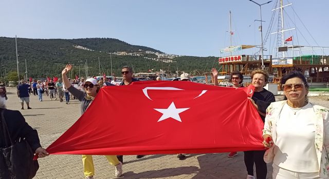 Akbük’te 19 Mayıs Büyük Bir Katılımla Kutlandı