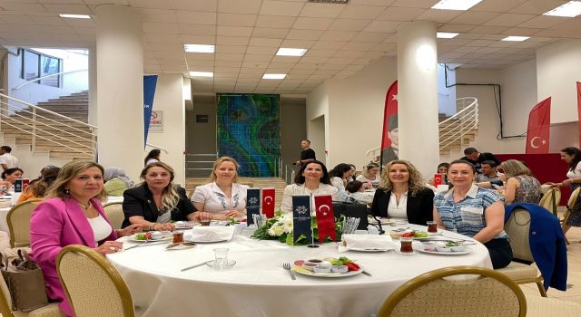 Aydınlılar Anneler Günü’nü Büyükşehir Belediyesi ile birlikte kutladı