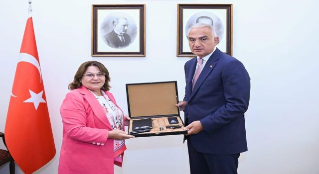 Başkan Gençay, Kültür ve Turizm Bakanı Ersoy ile bir araya geldi