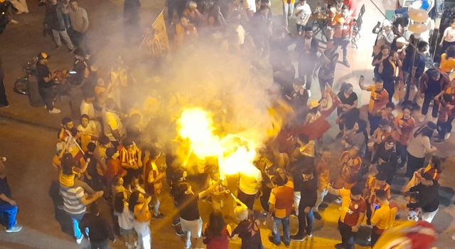 Galatasaray’ın şampiyonluğu Kuşadası’nda kutlandı