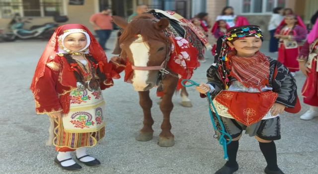 Yavuz Selim İlkokulu’nda “Köy Düğünü” Sahnelendi