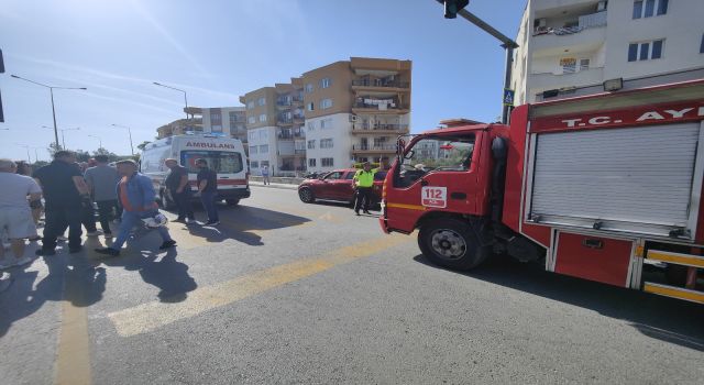 Yaya geçidini kullanan motosiklete servis aracı çarptı: 1’i ağır 2 yaralı