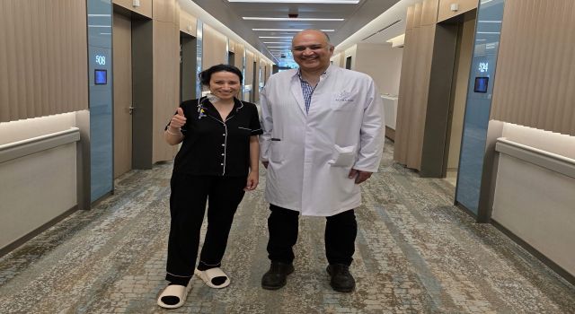 Ameliyatla kanser riskini atlatan genç anne, korkularından kurtuldu