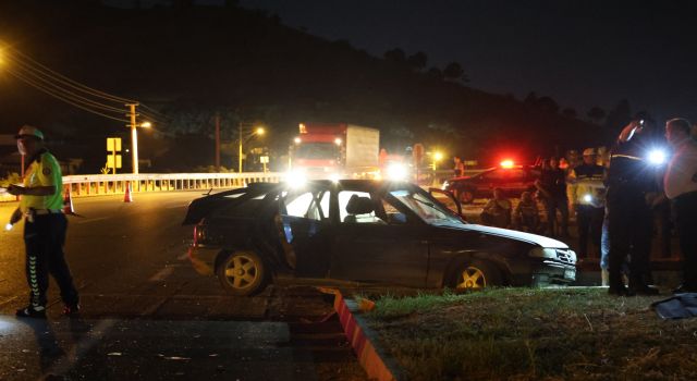 Aydın'da feci kaza... İki otomobil çarpıştı: 2 ölü, 3 yaralı
