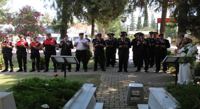 Jandarma, şehitleri kabri başında andı