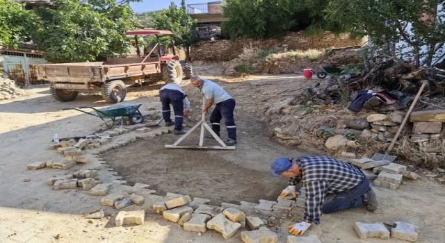 Karacasu’da yol çalışmaları devam ediyor