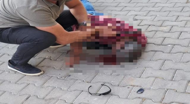 Kontrolden çıkan motosiklet park halindeki araçlara çarptı: 1 yaralı