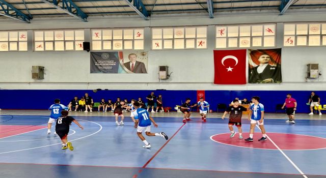 Minikler Hentbol Türkiye Şampiyonası Aydın'da başladı