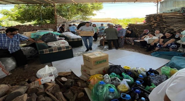 Aydın'dan İzmir'e yardım eli uzandı, topladıkları eşyaları teslim ettiler