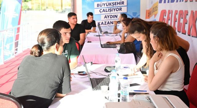 Büyükşehir’in tercih tırı üniversite adaylarının hizmetinde