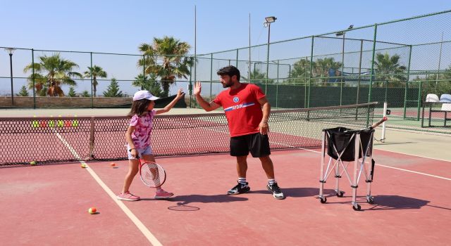 Geleceğin tenisçilerine Başkan Çerçioğlu'ndan tam destek