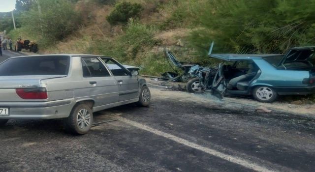 Kafa kafaya çarpıştılar: 3 yaralı