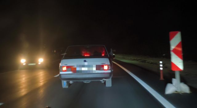 Yolcu ayağını çıkardı, cezayı sürücü yedi