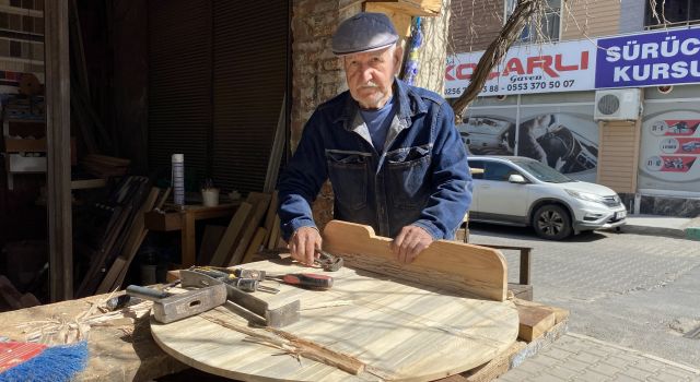 75 yaşındaki marangoz ustası Şentürk: "Eti senin kemiği benim dönemi bitti"