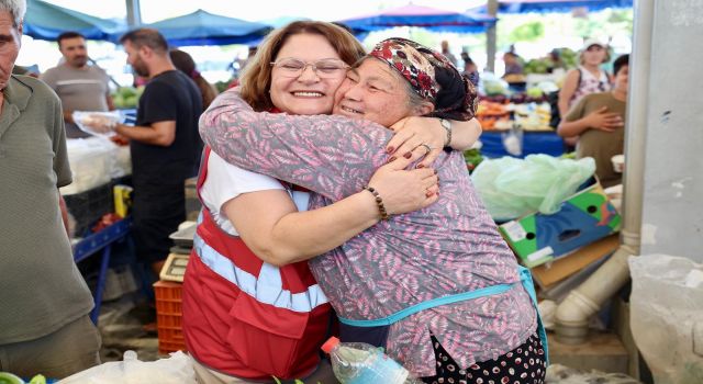 Başkan Gençay Cumartesi pazarında vatandaşlarla buluştu