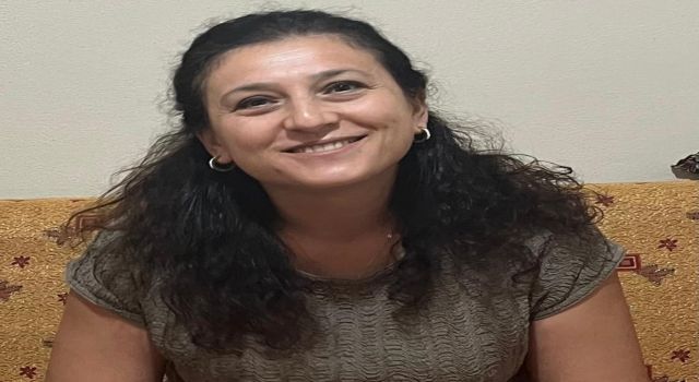 Seyir halindeki minibüsten düşen ebe hayatını kaybetti