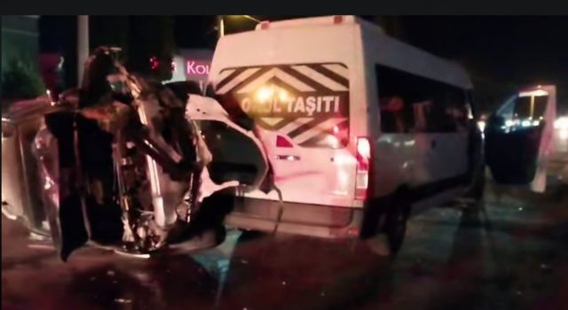 Söke’de servis minibüsü ile otomobil çarpıştı: 3 yaralı
