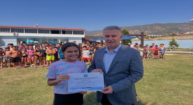 Başkan Erol: "260 çocuğumuza yüzme öğretmenin mutluluğunu yaşıyoruz"