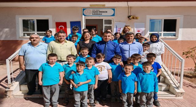 “İlk Dersimiz Yeşil Vatanımız” Projesiyle Zeytin Fidanları Toprakla Buluştu