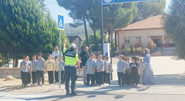 Karacasu’da öğrencilere trafik bilinci eğitimi