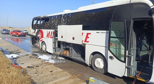 Yolcu otobüsü alevlere teslim oldu