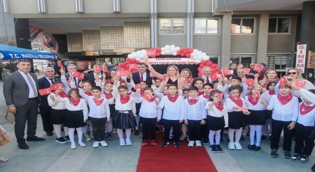 Nazilli’de “Cumhuriyet Çocukları” Sergisiyle Coşku Doruktaydı