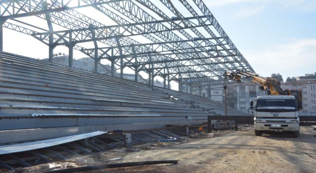 Adnan Menderes Stadı'nda çalışmalar sürüyor