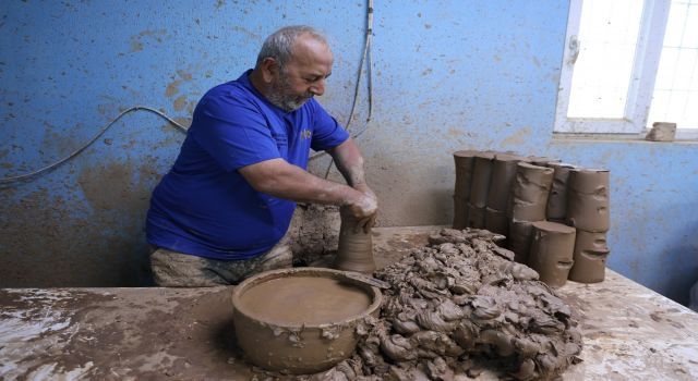 Dört kuşaktır çamura şekil veriyorlar