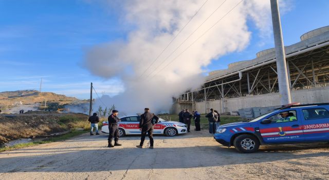 Jeotermal akışkan iletim hattı patladı: 170 derecelik su çevreye yayıldı