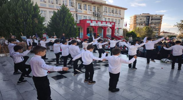 Nazilli'de öğretmenlerden zeybekli Kutlama