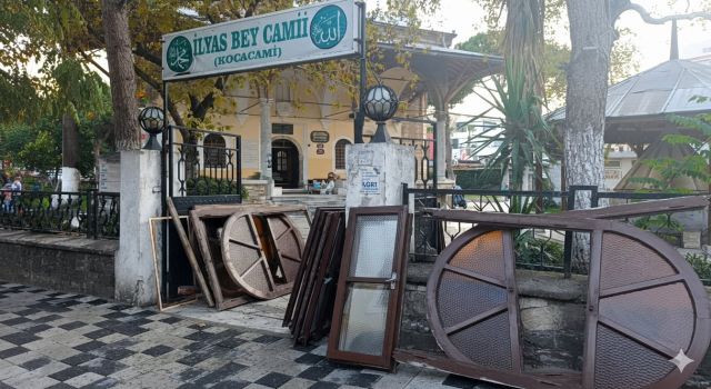 Söke'nin Tarihi Koca Camii'nde yenileme çalışması