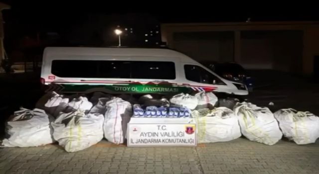 Şüphe üzerinde durdurulan iki araçta 1,9 milyon liralık sahte ayakkabı ele geçirildi