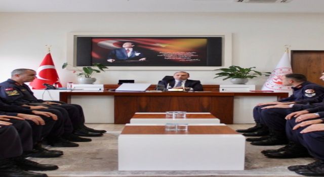 Çine Kaymakamı Erdoğan'dan jandarma personeline başarı belgesi