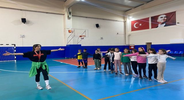 Geleceğin sporcuları için antrenmanlar devam ediyor