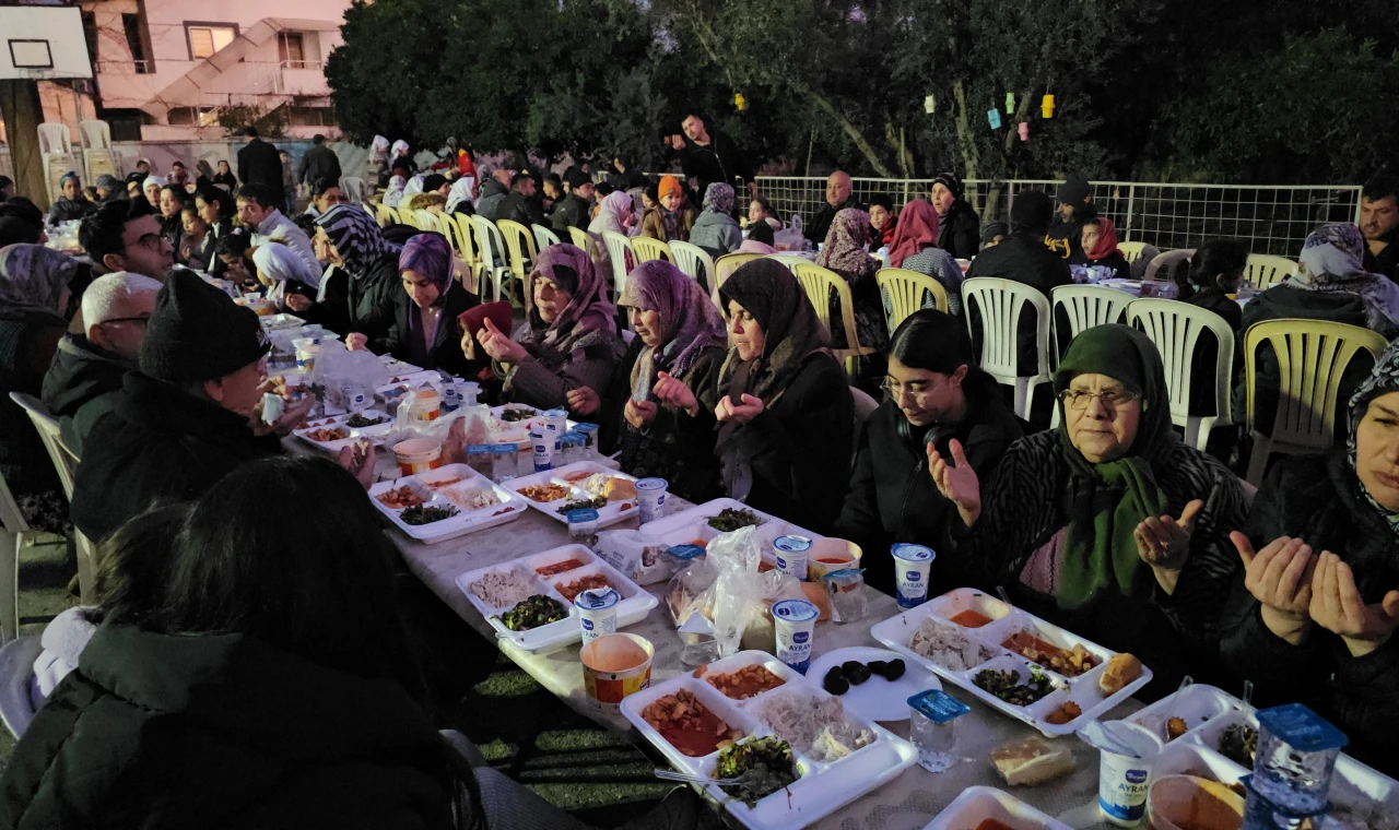 Öğrenciler, velileri ile iftarda buluştu