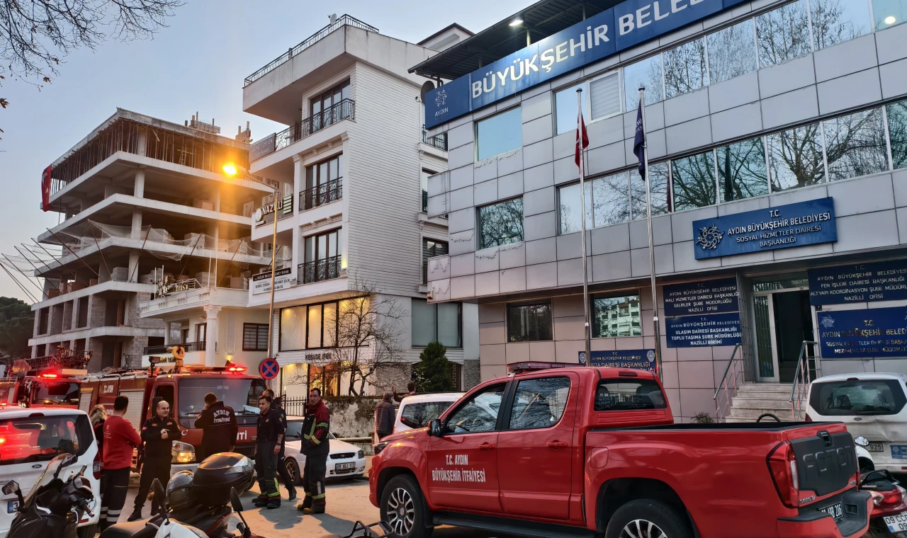 AYBA Deposu Alev Aldı, İtfaiye Zamanla Yarıştı