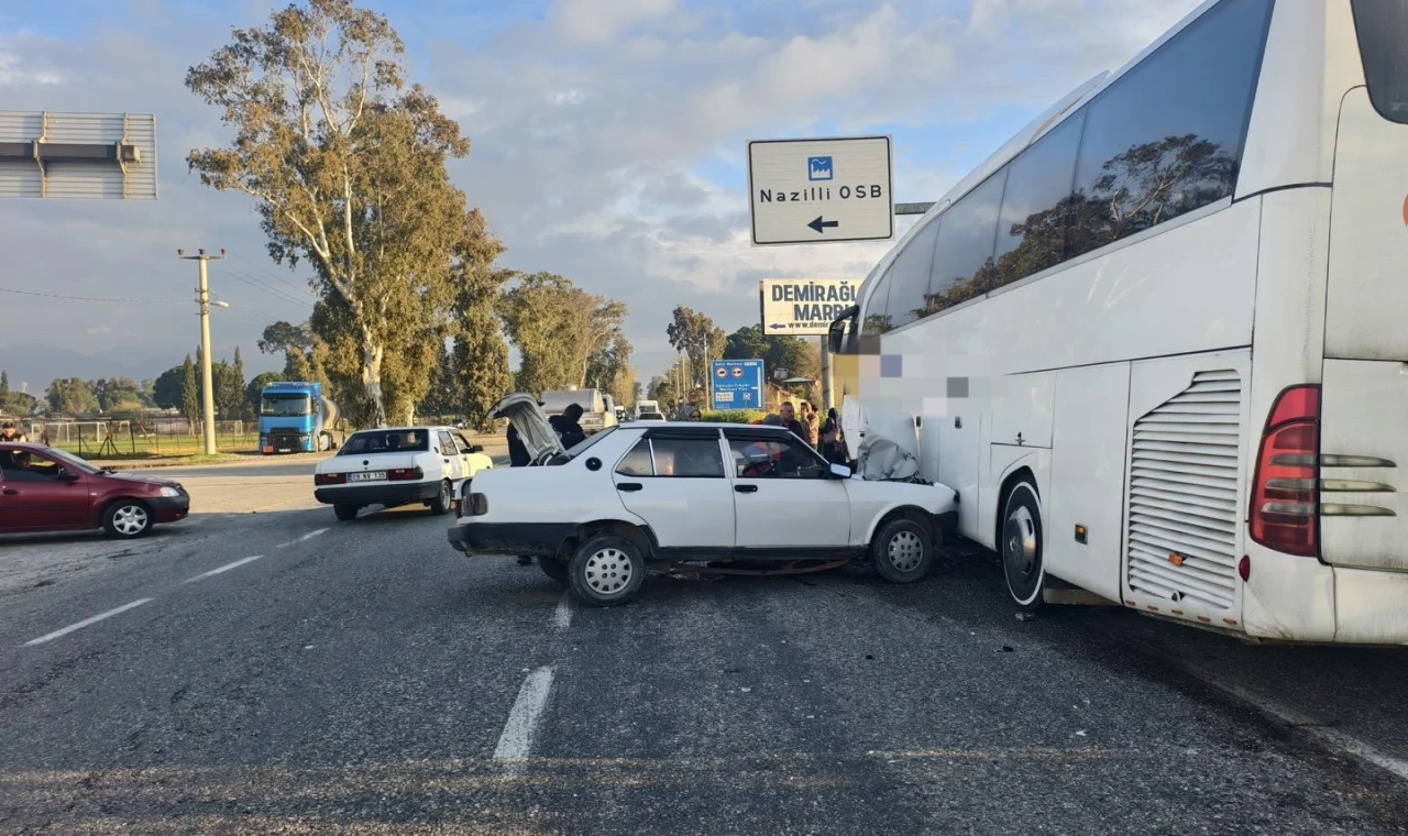 Nazilli’de Otomobil Otobüsle Çarpıştı: 1 Ölü