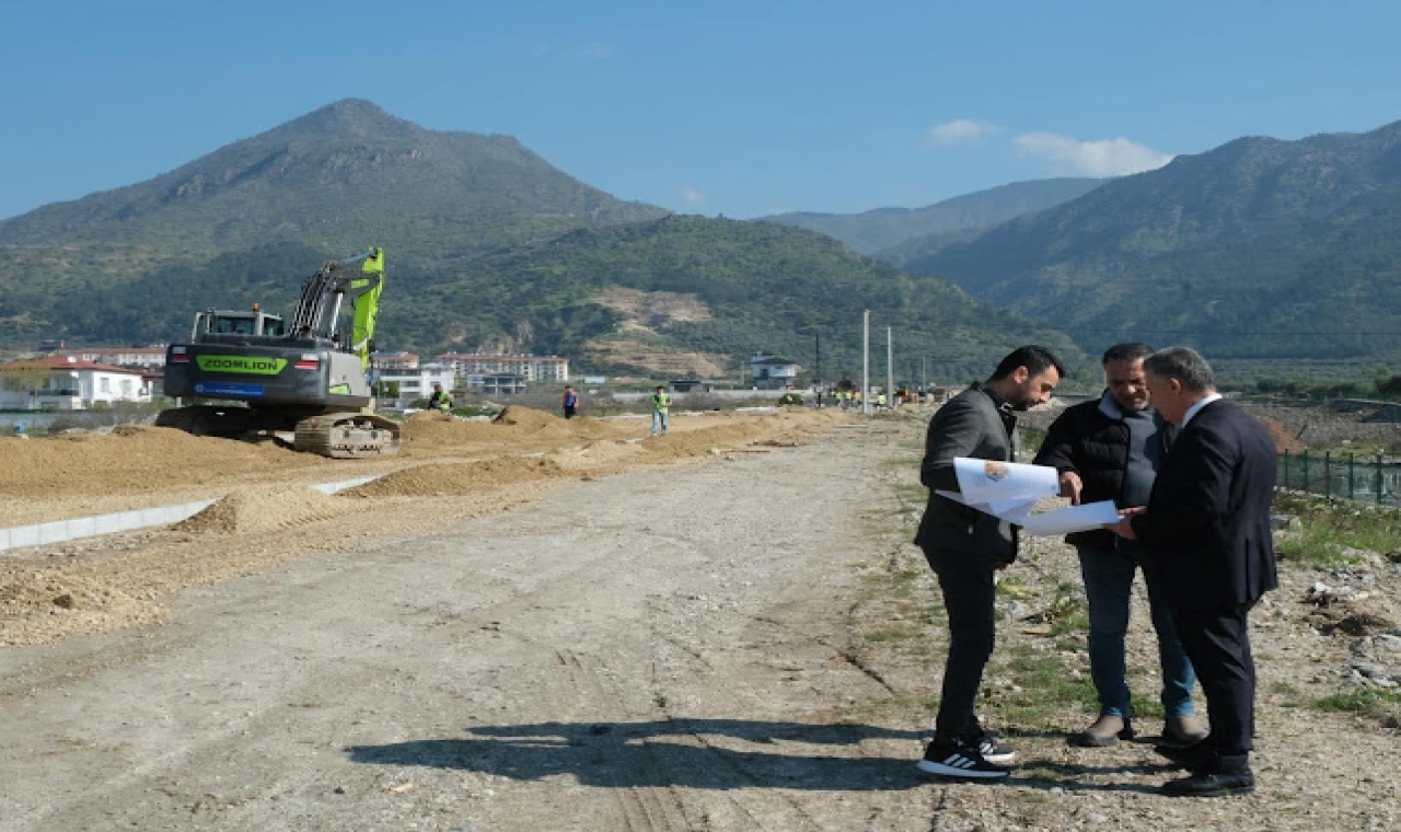 BAŞKAN ÇERÇİOĞLU TÜM İLÇELERDE YOL YAPIM VE YENİLEME ÇALIŞMALARINI SÜRDÜRÜYOR
