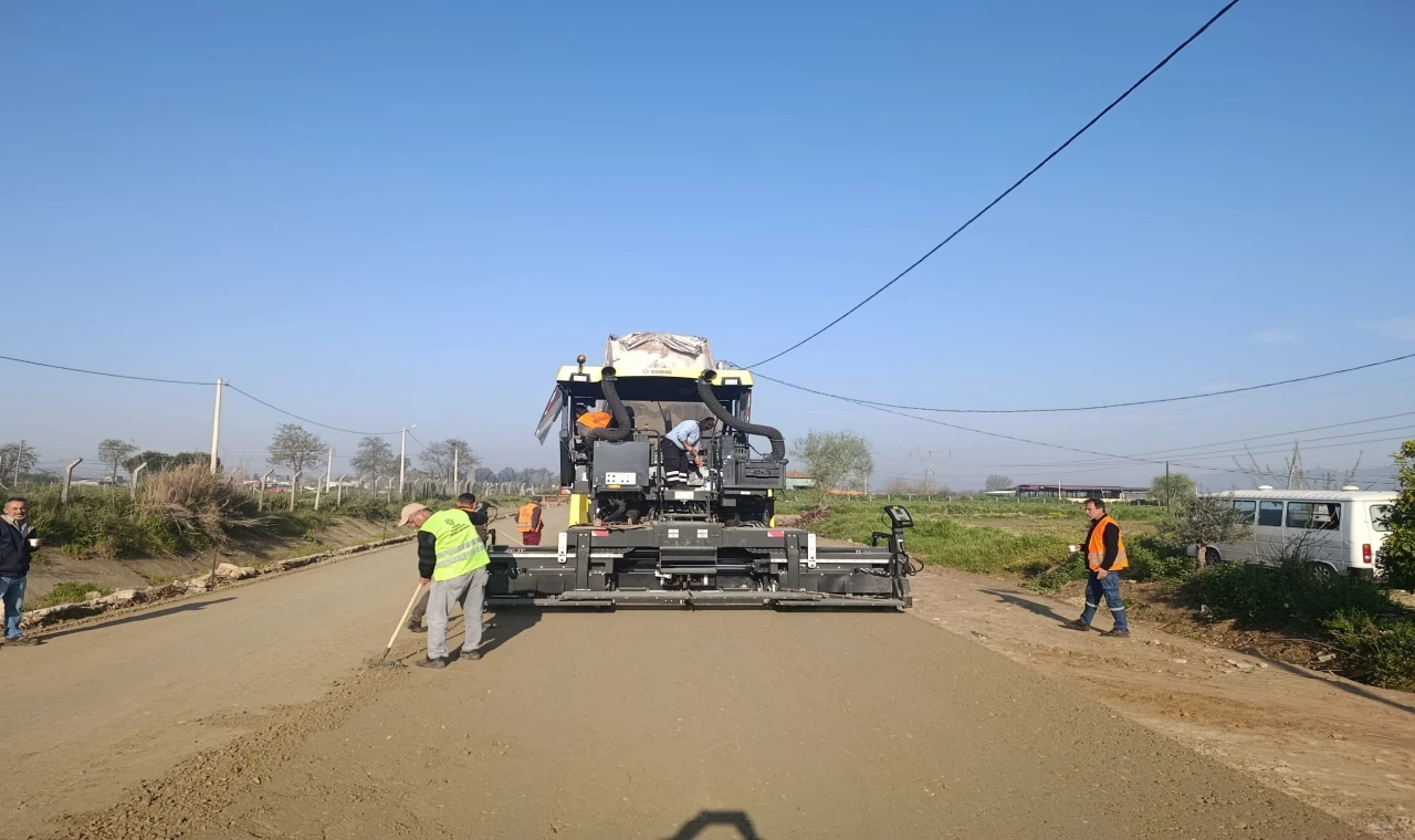 BAŞKAN ÇERÇİOĞLU’NUN ÖNCÜLÜĞÜNDE AYDIN’IN TÜM İLÇELERİNDE YOL YAPIM VE YENİLEME ÇALIŞMALARI SÜRÜYOR