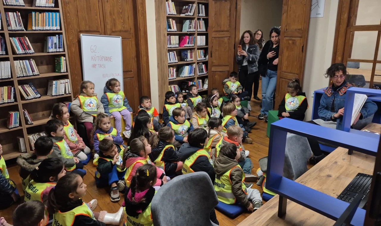 Kuşadası’nda Kütüphaneler Haftası Etkinlikleri Renkli Görüntülere Sahne Oldu