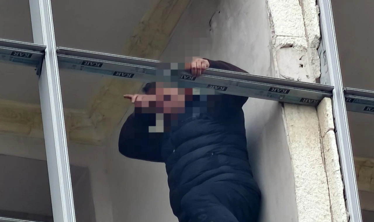 Nazilli’de İnşaatın 8. Katına Çıkan Şahıs Güçlükle İkna Edildi