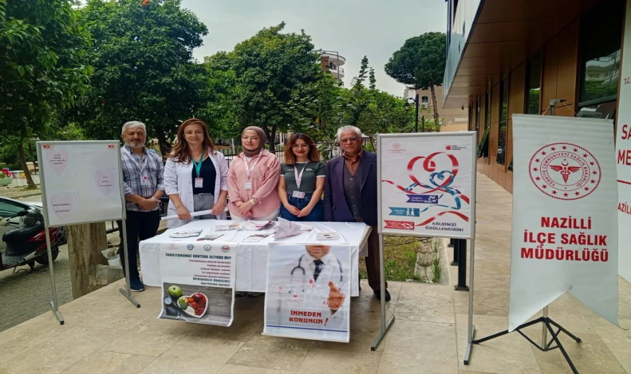 Nazilli’de Kalp Sağlığı Haftası’nda Bilgilendirme Standı Kuruldu