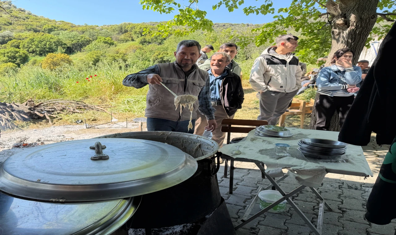 Nazilli’de Karataş Dedesi Keşkek Hayrı 8 Bin Kişiyi Buluşturdu