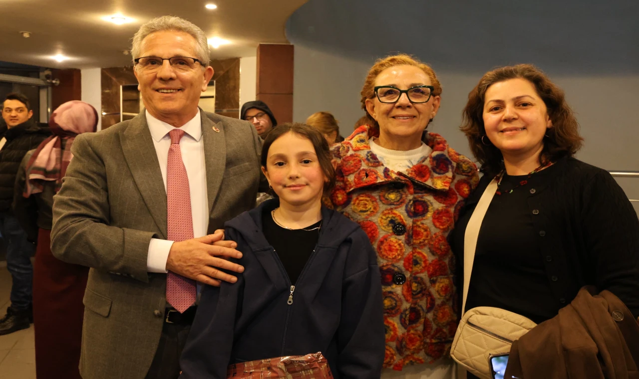 Nazilli’de sahne minik oyuncuların oldu