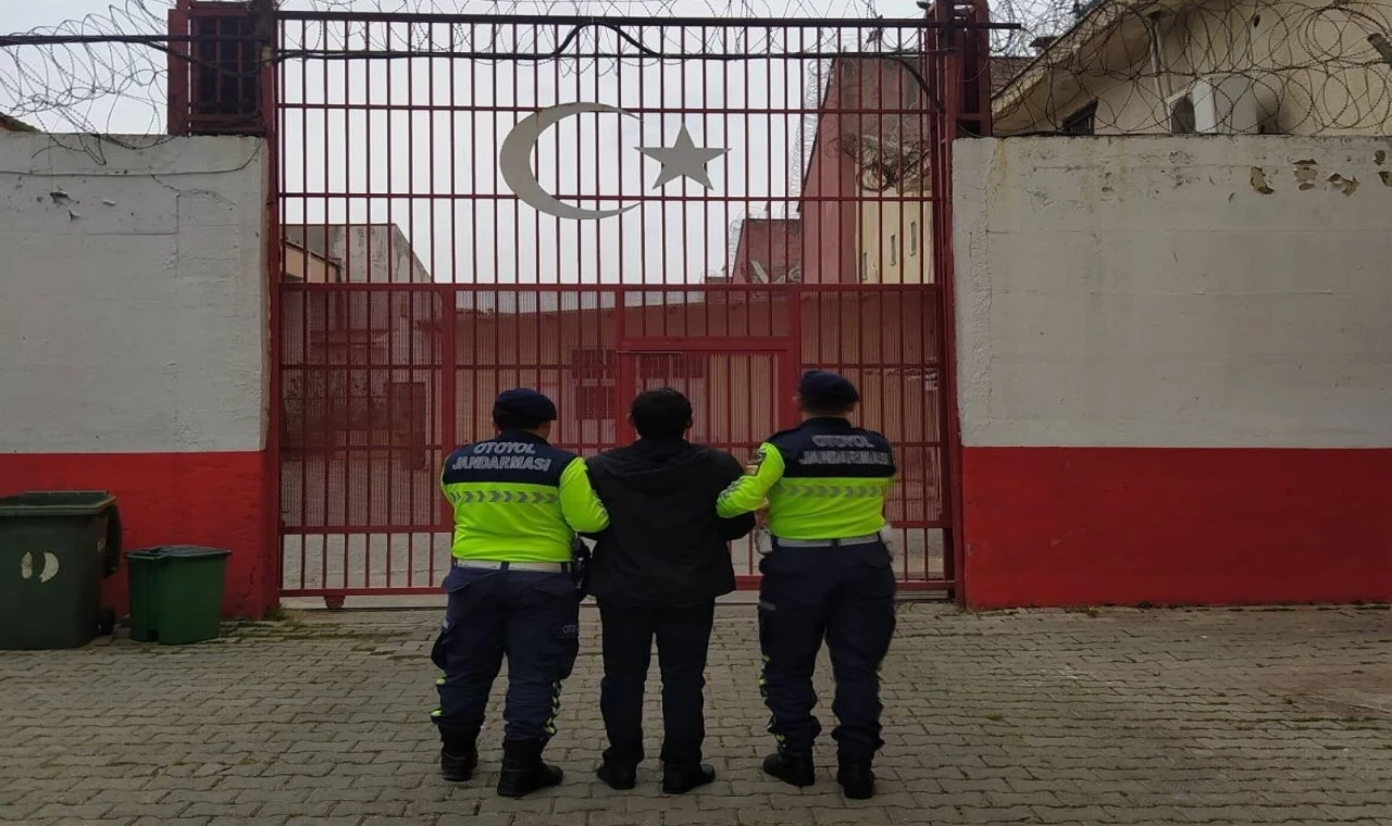 Otoyol uygulamasında firari hükümlü yakayı ele verdi