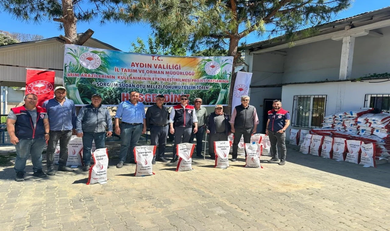 Az su tüketen sorgum üreticiyle buluştu