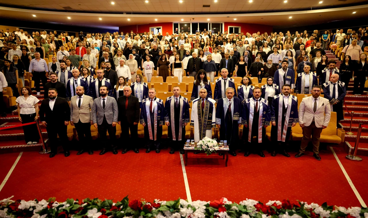 ADÜ İletişim Fakültesi mezunlarını törenle uğurladı